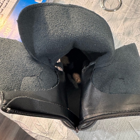 Chunky Platform Cutout Lace-Up Sandal Boots
Estimated Size: Women’s US 7.5 – 8 - Picture 8 of 10